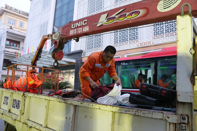 Bão số 10 ảnh hưởng tới việc cấp điện cho hơn 2,6 triệu hộ dân tại miền Bắc và miền Trung