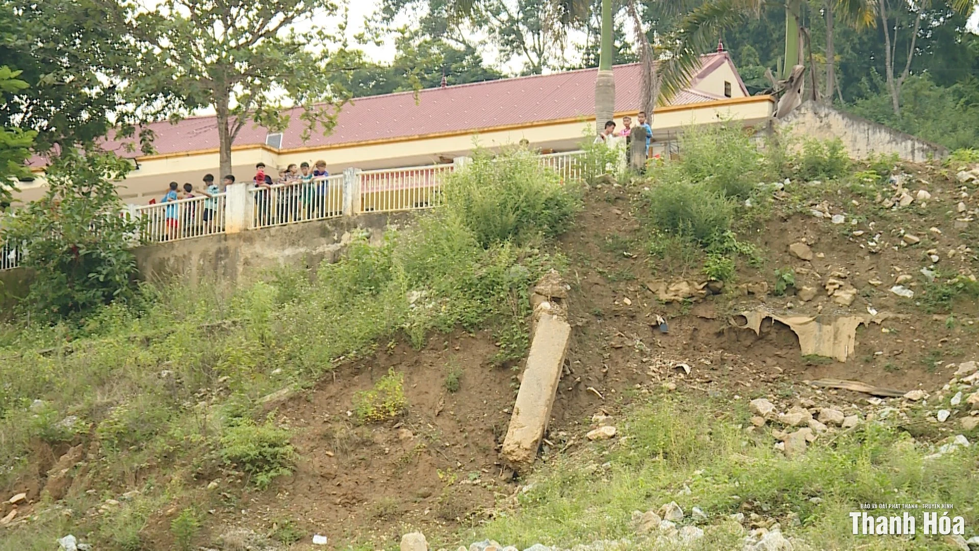 Nỗi lo hiện hữu trước nguy cơ sạt lở tại xã Trung Lý