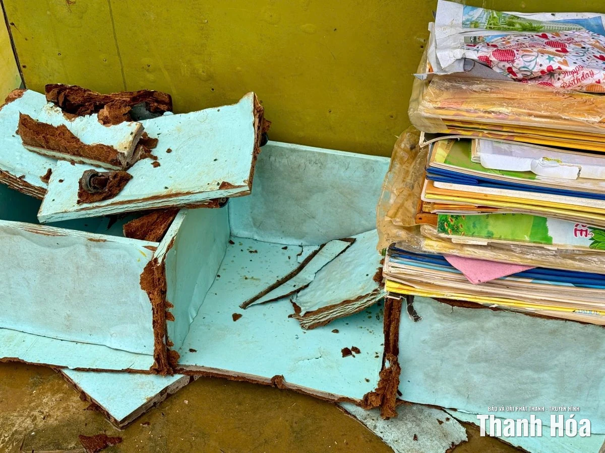 6 trường học ở xã Cẩm Thủy bị thiệt hại nặng nề sau bão số 10