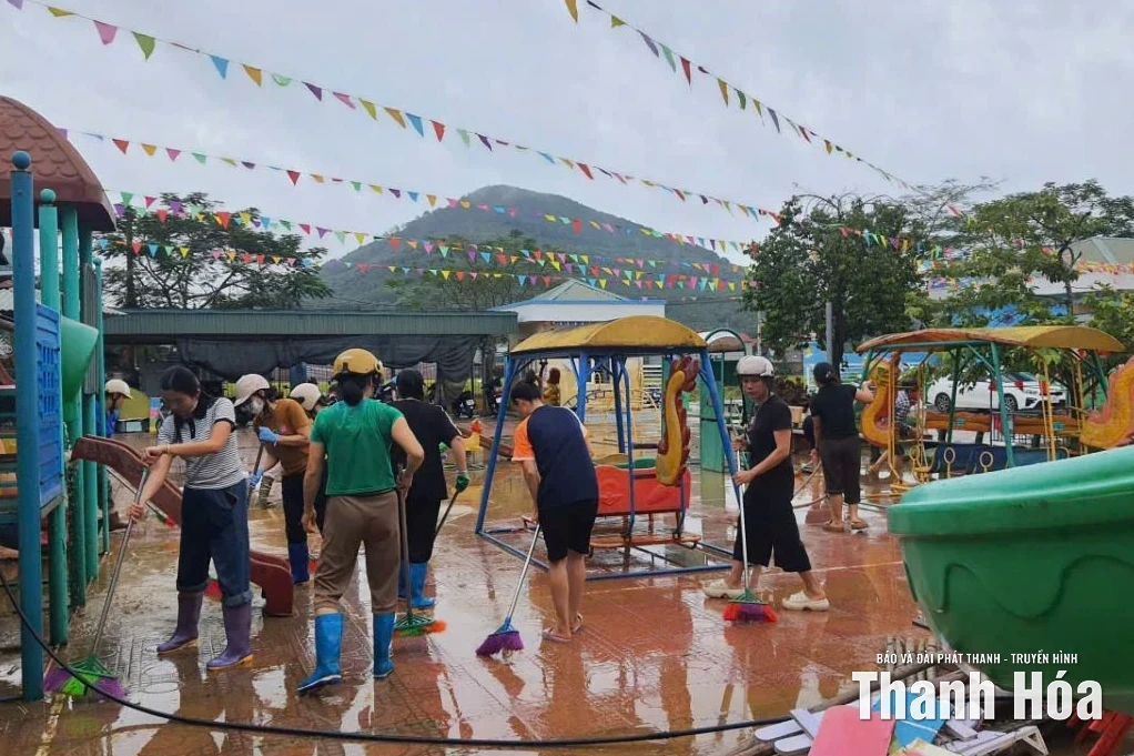 6 trường học ở xã Cẩm Thủy bị thiệt hại nặng nề sau bão số 10