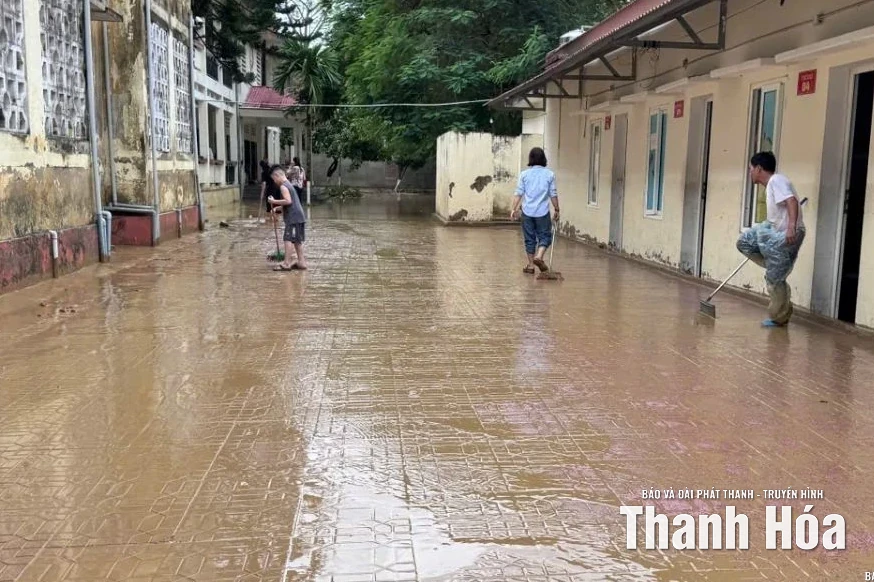 6 trường học ở xã Cẩm Thủy bị thiệt hại nặng nề sau bão số 10