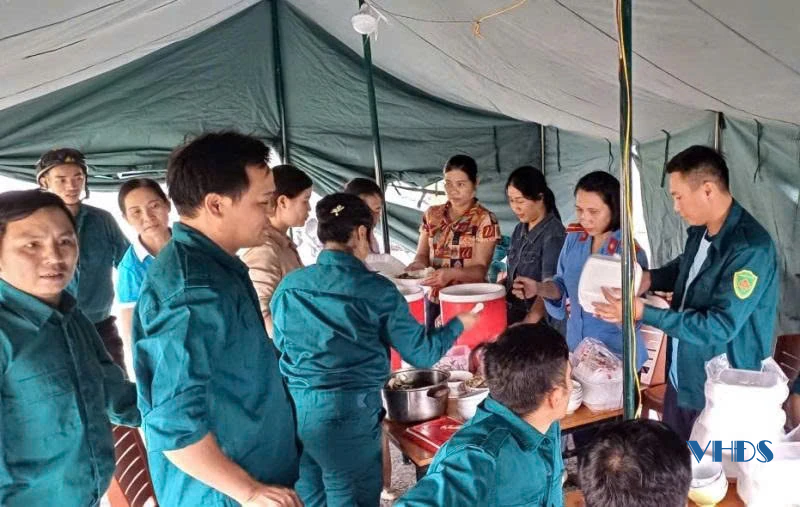 Các cấp Hội LHPN trong tỉnh đồng hành, hỗ trợ cùng người dân trong bão lũ