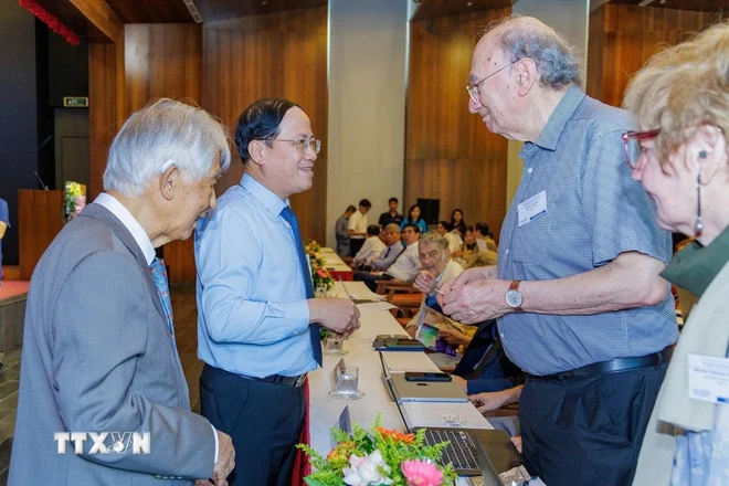 Giáo sư Nobel cùng nhiều nhà khoa học đến Việt Nam dự hội nghị về lượng tử