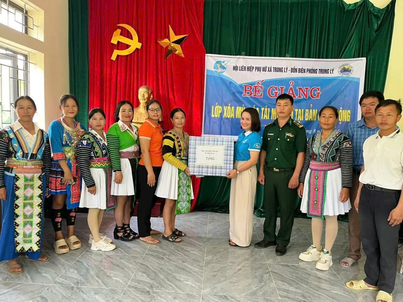 Lớp học nghĩa tình nơi biên giới