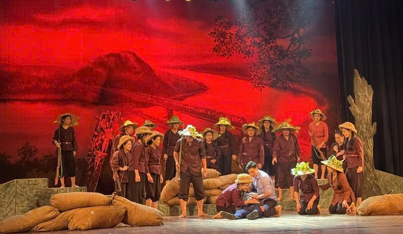 Xúc động vở chèo “Hai người mẹ”