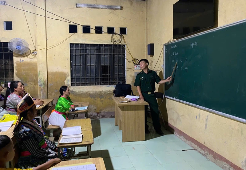 Sáng đèn những lớp học bên sông