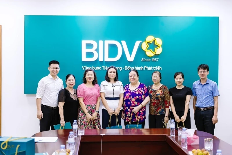 Xây dựng Đảng gắn với phát triển kinh doanh an toàn – hiệu quả và chăm lo đoàn viên tại BIDV Trung Sơn Thanh Hóa