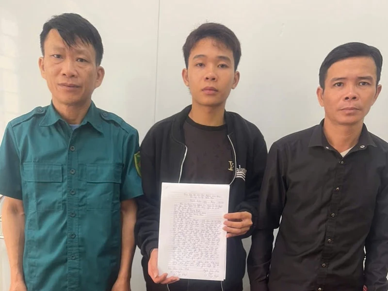 Thanh niên xã Thanh Quân viết đơn tình nguyện nhập ngũ