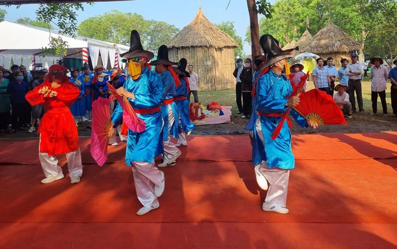 Đắm say các làn điệu dân ca, dân vũ