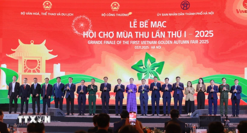 Hơn 316 tỷ đồng quyên góp ủng hộ đồng bào vùng bão lũ tại Hội chợ Mùa Thu 2025