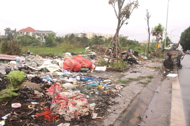 Bất cập trên tuyến đường Lê Trang Tông, phường Hạc Thành