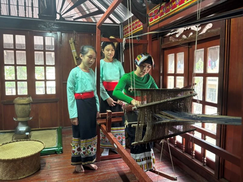 Cô Tiên tiếng Thái