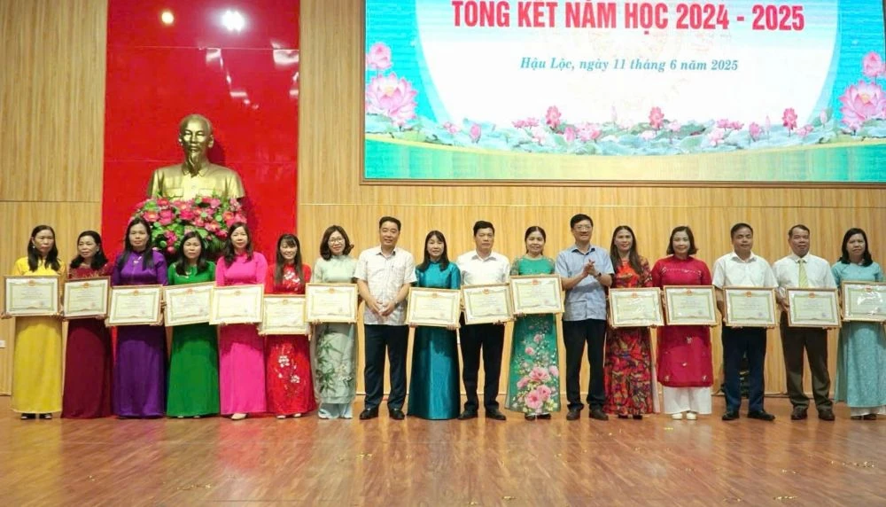 Ánh sáng dịu dàng của nhân cách, tri thức và lòng yêu nghề cháy bỏng