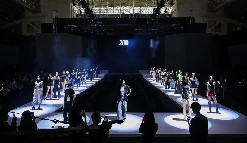 Dàn sao “hot” khuấy đảo Vietnam International Fashion Week F/W 2025 trước giờ G