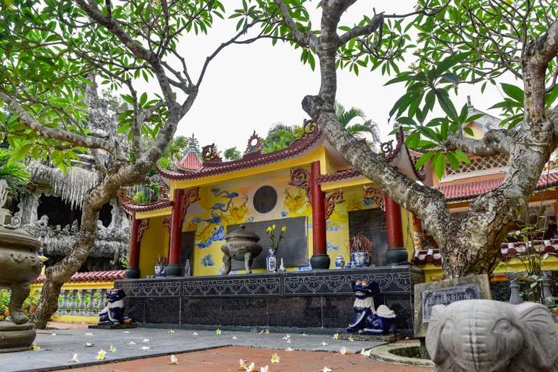 Nơi tưởng nhớ công ơn vị Tướng công làng biển