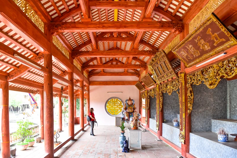 Nơi tưởng nhớ công ơn vị Tướng công làng biển