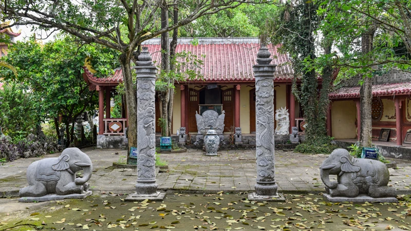 Nơi tưởng nhớ công ơn vị Tướng công làng biển