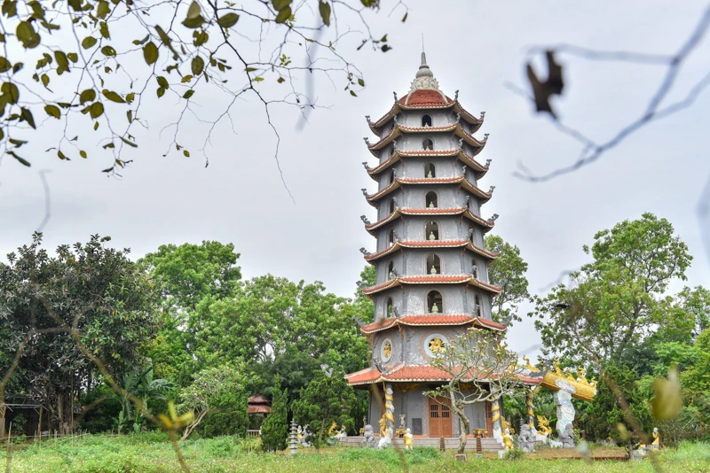 Nơi tưởng nhớ công ơn vị Tướng công làng biển