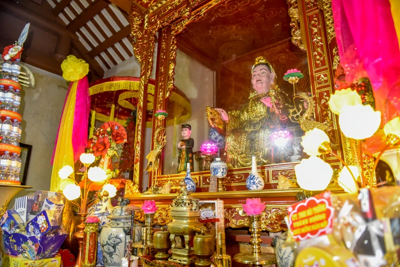 Linh thiêng đền Quốc Mẫu