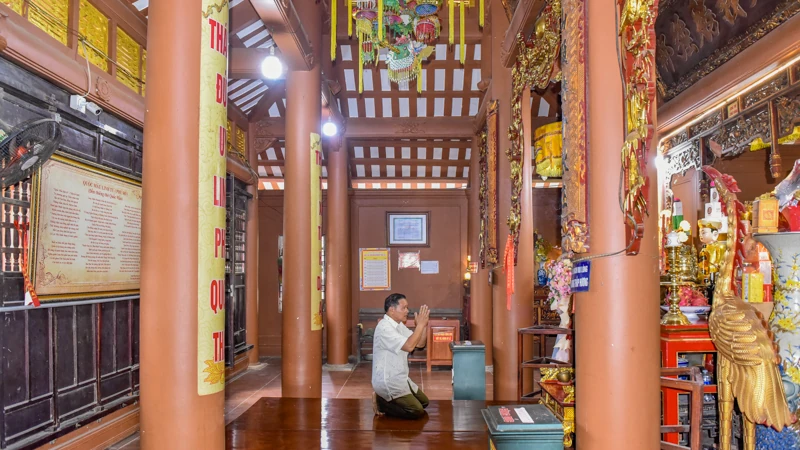 Linh thiêng đền Quốc Mẫu