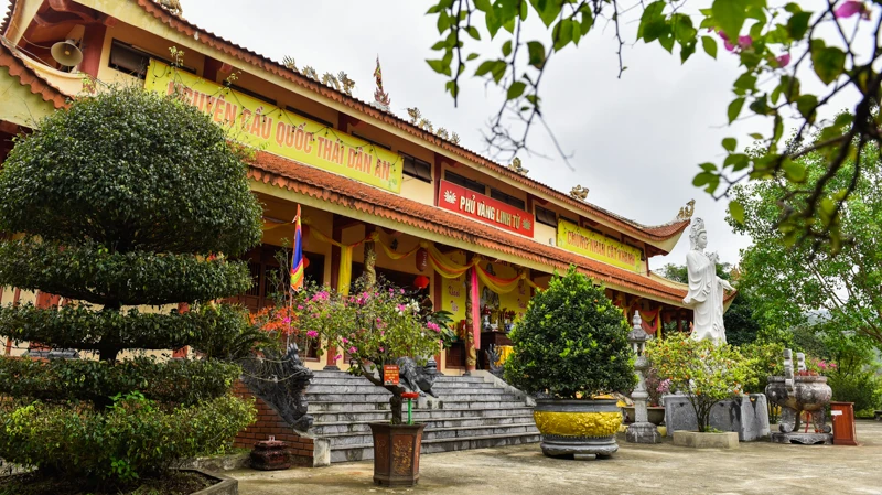 Về nơi thờ Thánh Mẫu Liễu Hạnh