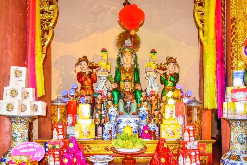 Về nơi thờ Thánh Mẫu Liễu Hạnh