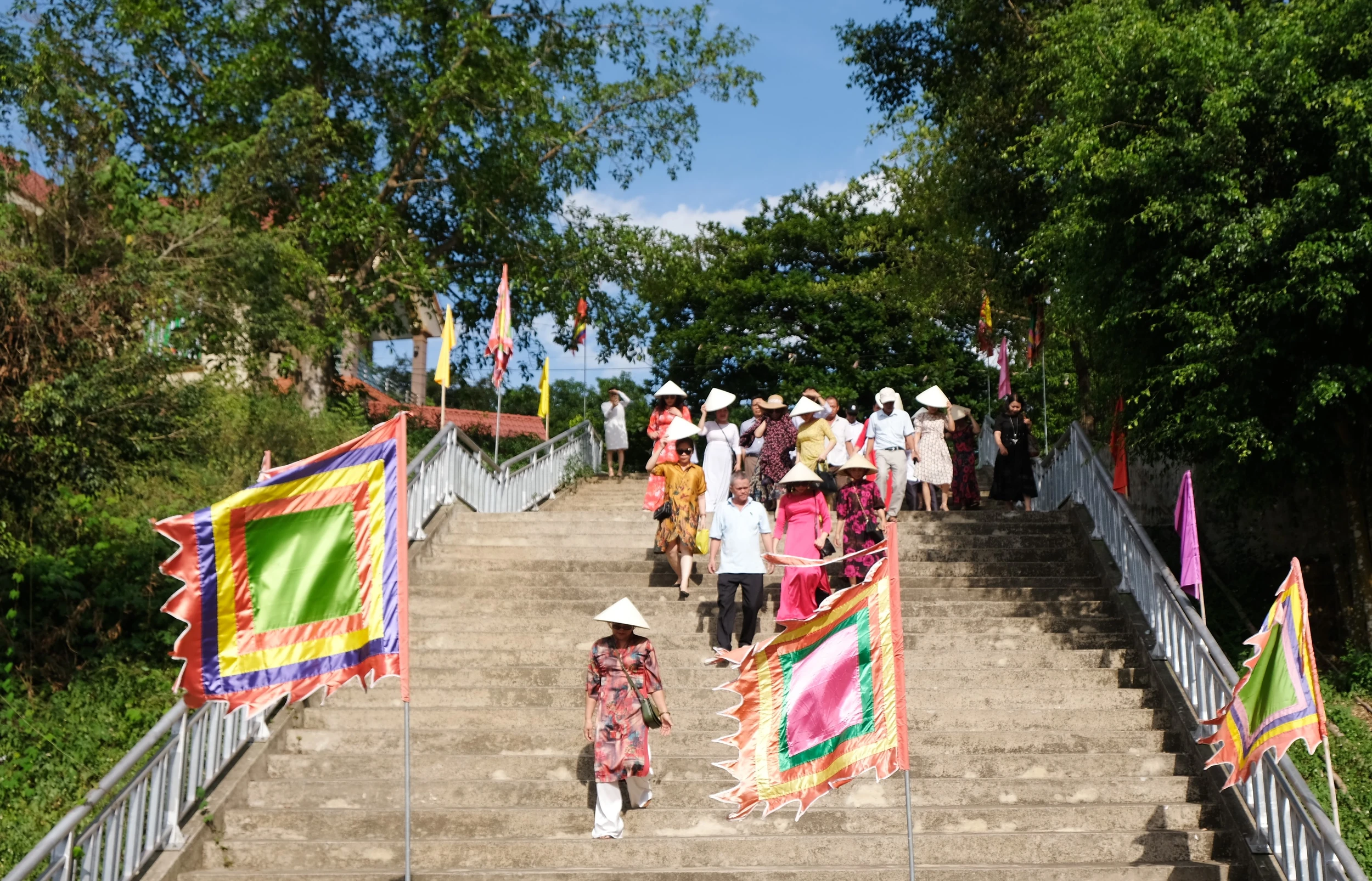 Về nơi thờ Thánh Mẫu Liễu Hạnh