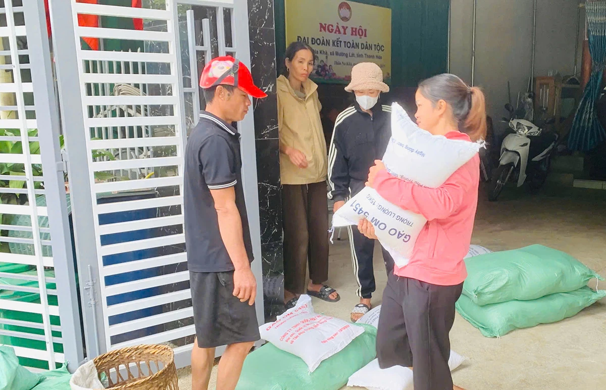 Xã Mường Lát triển khai cấp phát gạo hỗ trợ người dân bảo vệ rừng