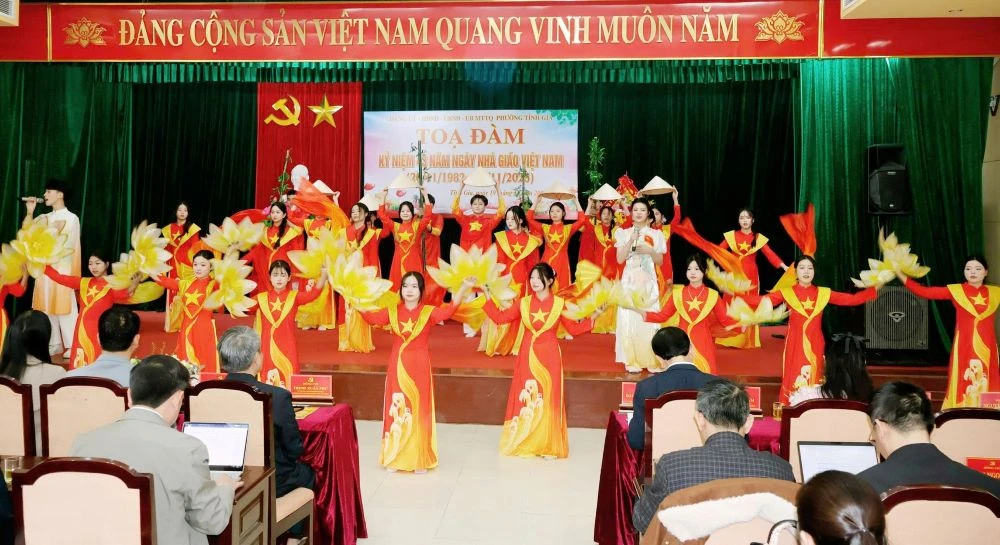 Phường Tĩnh Gia tọa đàm kỷ niệm 43 năm Ngày Nhà giáo Việt Nam