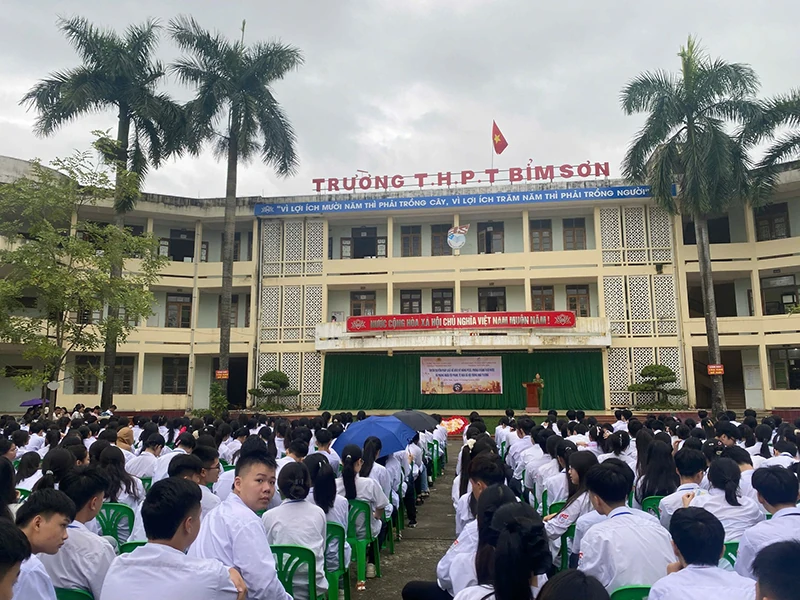 Phòng tránh các chiêu trò lừa đảo: Cần rèn luyện kỹ năng sống cho học sinh