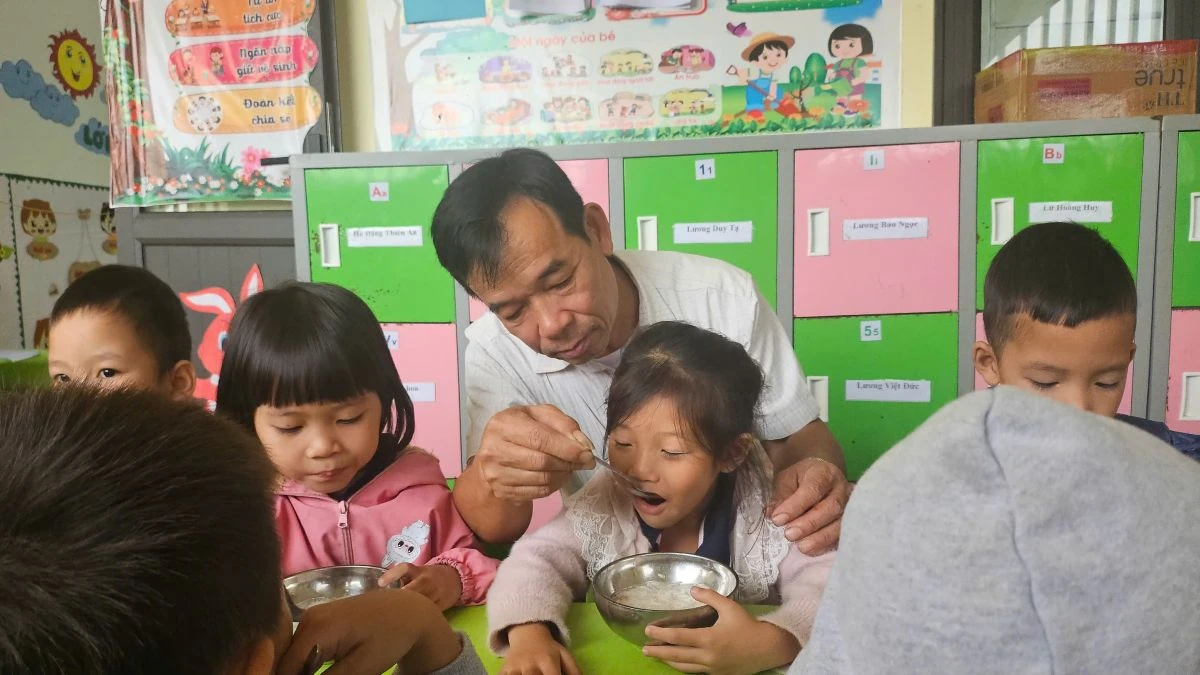 Ngọn lửa nghề bền bỉ của người thầy mầm non nơi vùng cao Thanh Quân