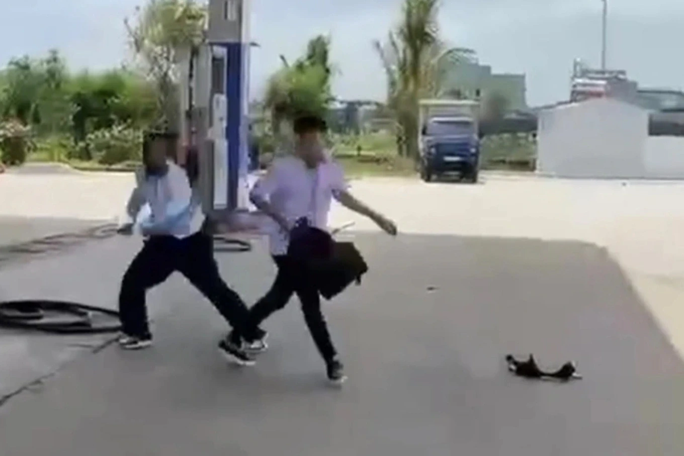 Từ chuyện cái thước và con dao