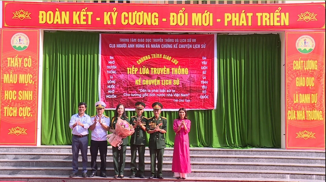 Yêu lịch sử qua mỗi câu chuyện kể