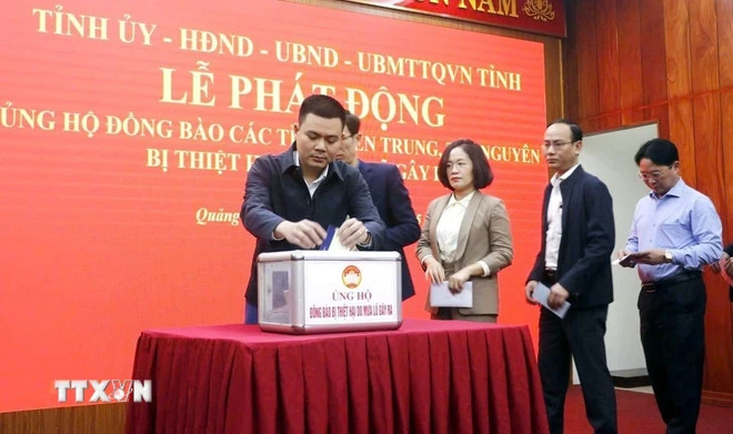 Cứu trợ đồng bào vùng lũ ở miền Trung: Hướng tới giai đoạn hỗ trợ tái thiết