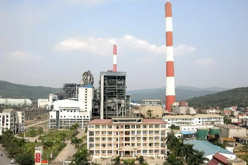 Ngày này năm xưa: Khởi công xây dựng cầu Thăng Long, Ban Bí thư Trung ương Đảng ra Chỉ thị về việc phát thẻ Đảng viên