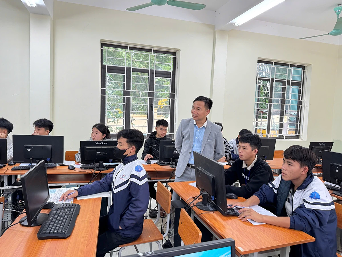 Thầy cô thời 4.0 - Ánh sáng tri thức rực rỡ giữa núi rừng Mường Lát