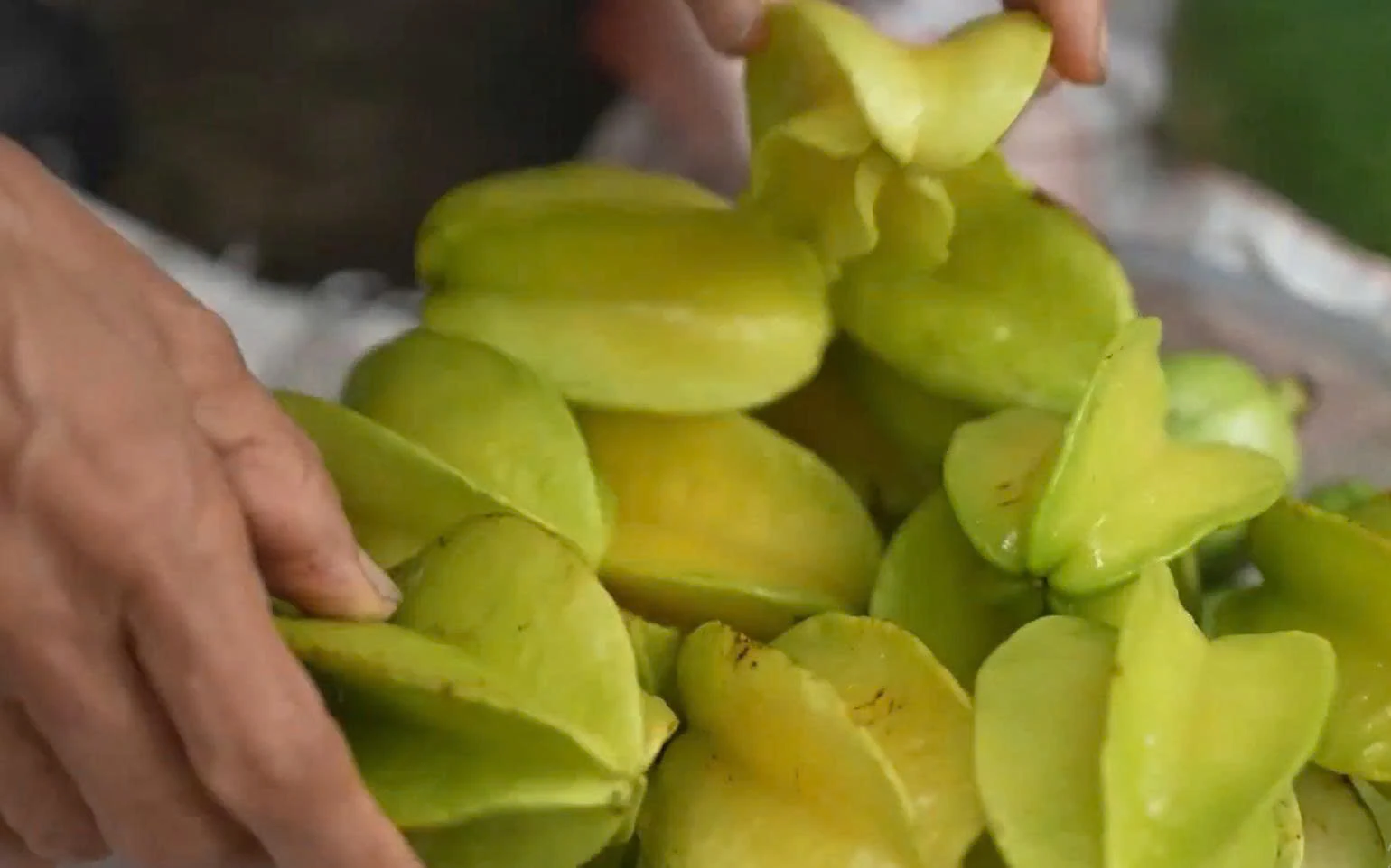 Chợ quê trong lòng phố