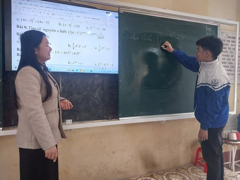 Có cần thiết công khai điểm của học sinh?