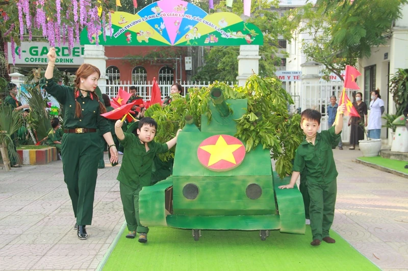 Học sinh mầm non đồng diễn kỷ niệm 81 năm Ngày thành lập Quân đội Nhân dân Việt Nam