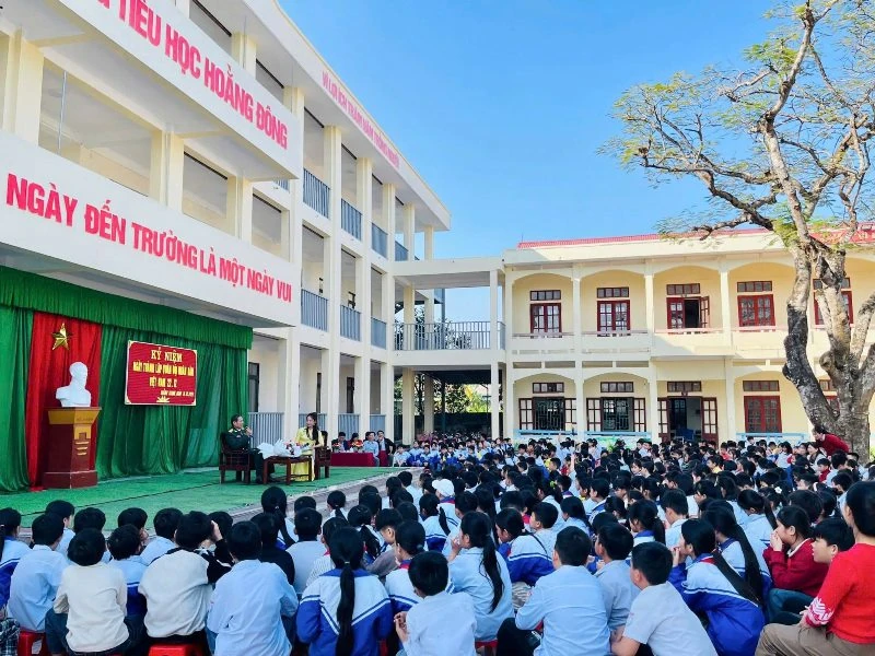 Nhiều trường học tổ chức hoạt động kỷ niệm Ngày thành lập Quân đội Nhân dân Việt Nam