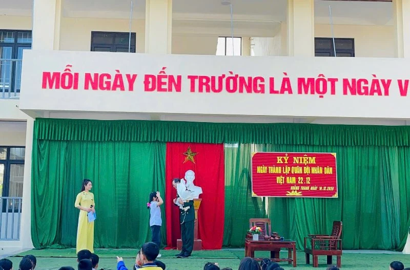 Nhiều trường học tổ chức hoạt động kỷ niệm Ngày thành lập Quân đội Nhân dân Việt Nam
