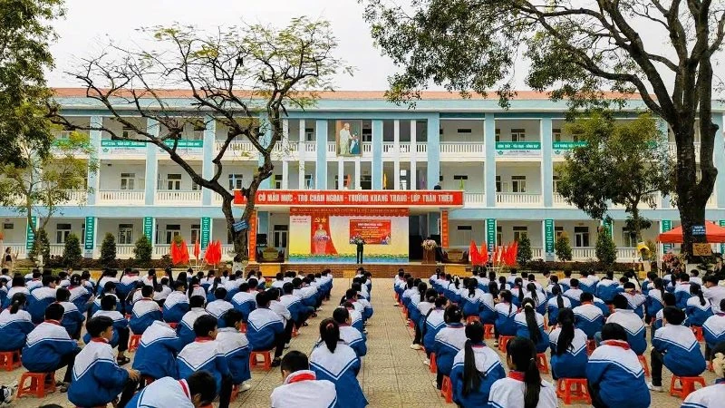 Nhiều trường học tổ chức hoạt động kỷ niệm Ngày thành lập Quân đội Nhân dân Việt Nam