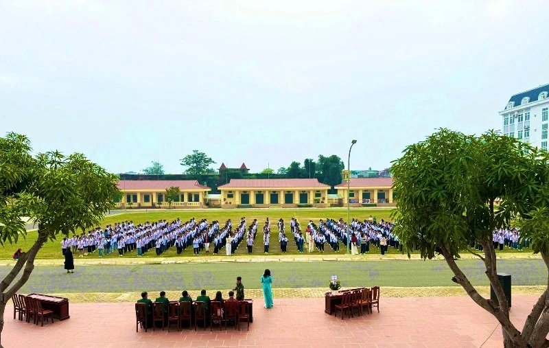 Nhiều trường học tổ chức hoạt động kỷ niệm Ngày thành lập Quân đội Nhân dân Việt Nam