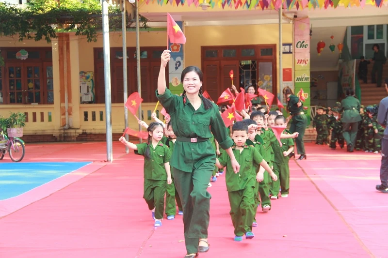 Nhiều trường học tổ chức hoạt động kỷ niệm Ngày thành lập Quân đội Nhân dân Việt Nam