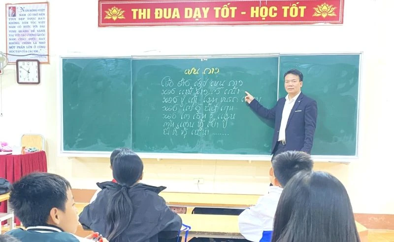 Người thầy với trăn trở giữ gìn “thổ ngữ” đồng bào Thái