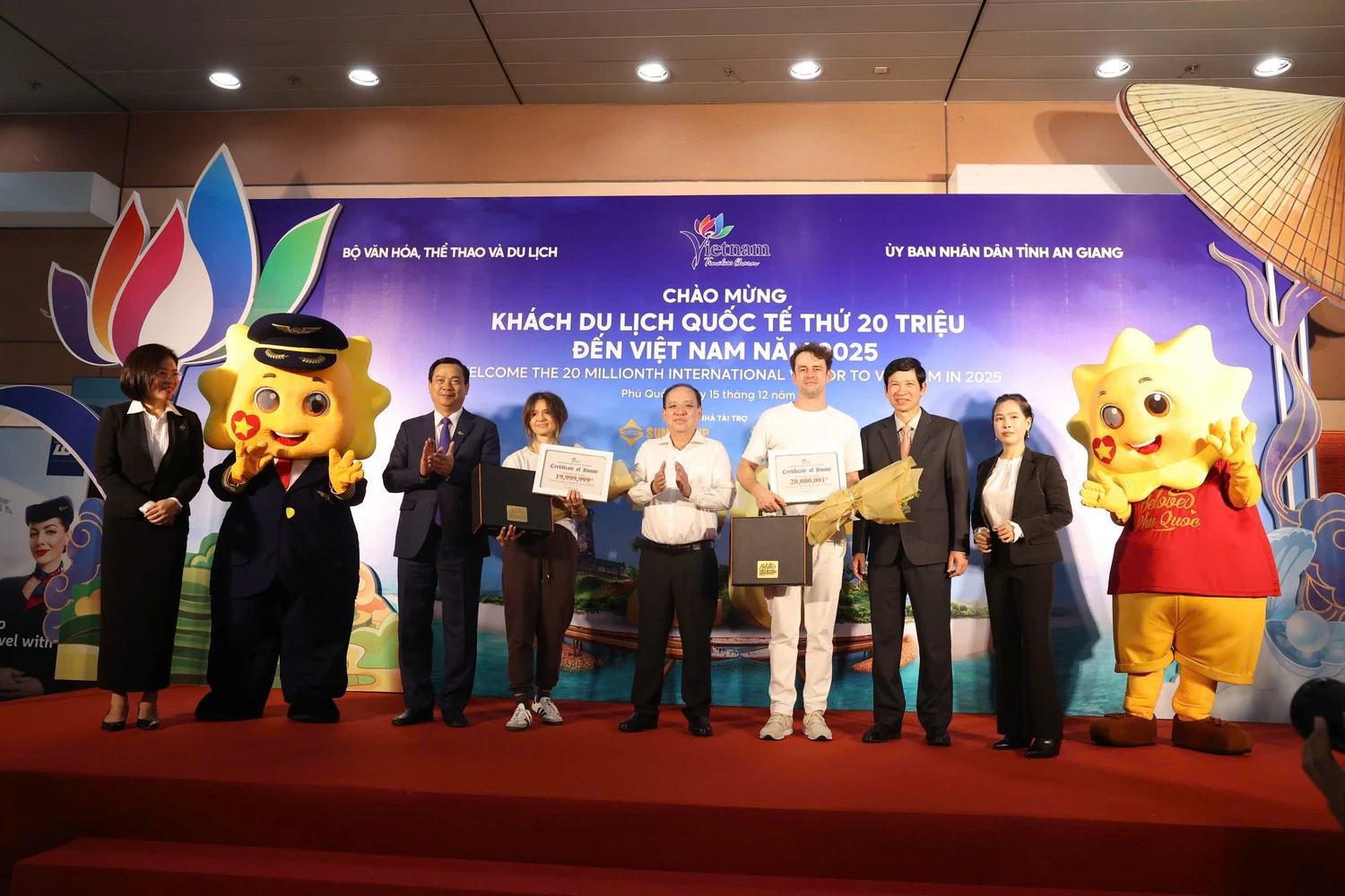 Vị khách thứ 20 triệu đến Việt Nam: Điểm khởi đầu cho hành trình mới mạnh mẽ