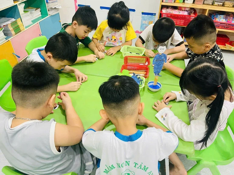 “1.000 cánh thư vượt sóng - nhịp cầu số nối hậu phương với biển đảo