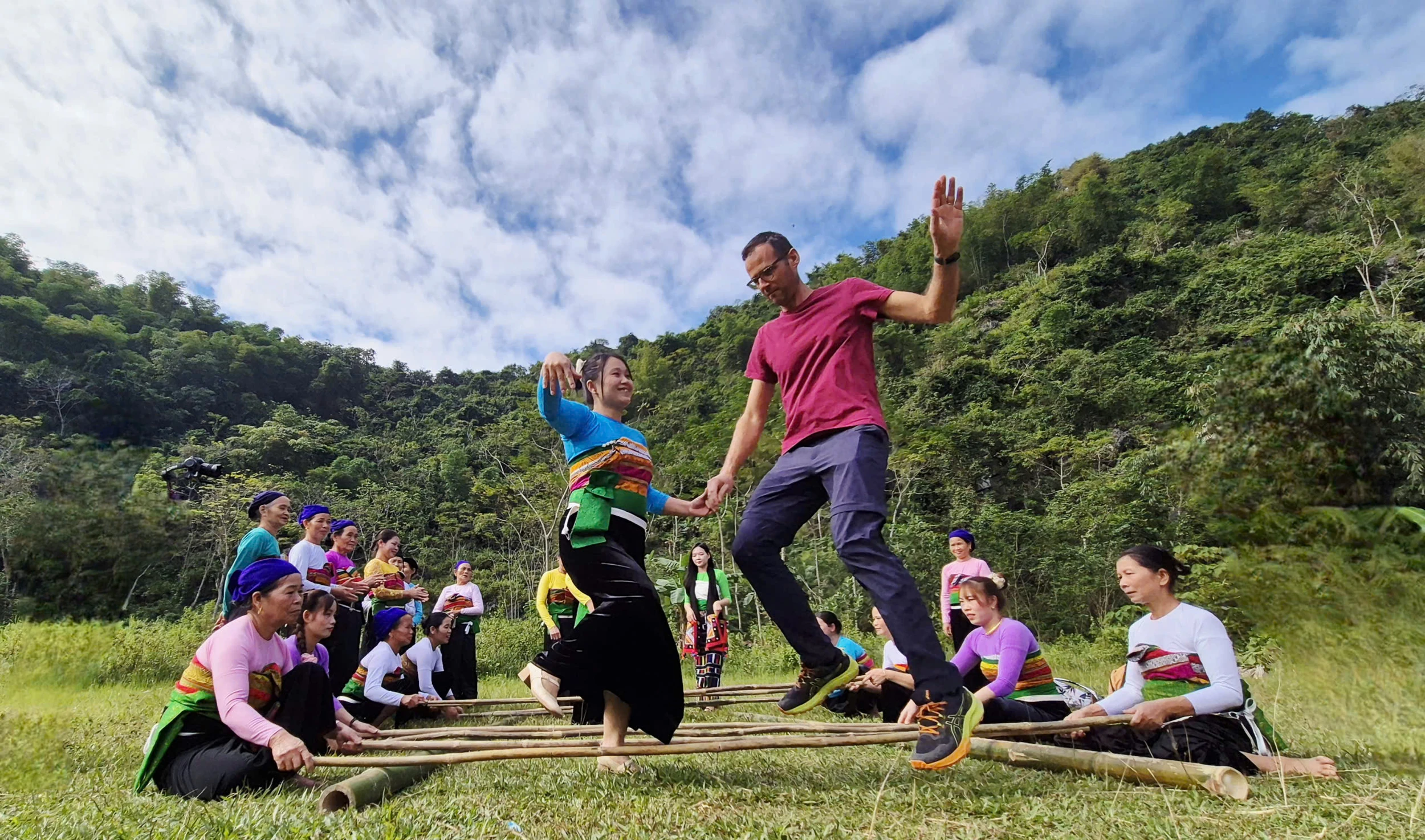 Vòng sạp mở ra mùa hội mới