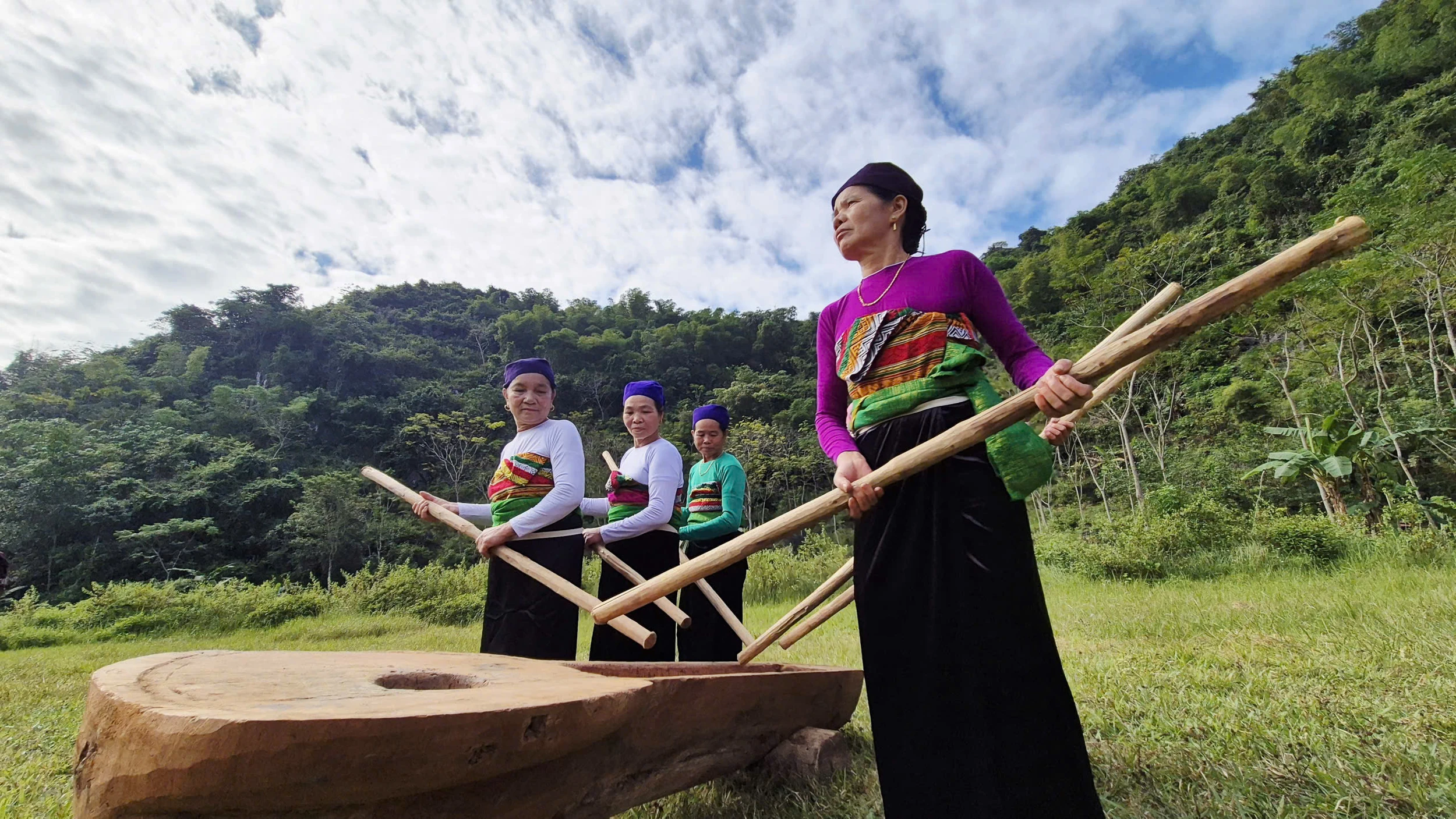 Vòng sạp mở ra mùa hội mới