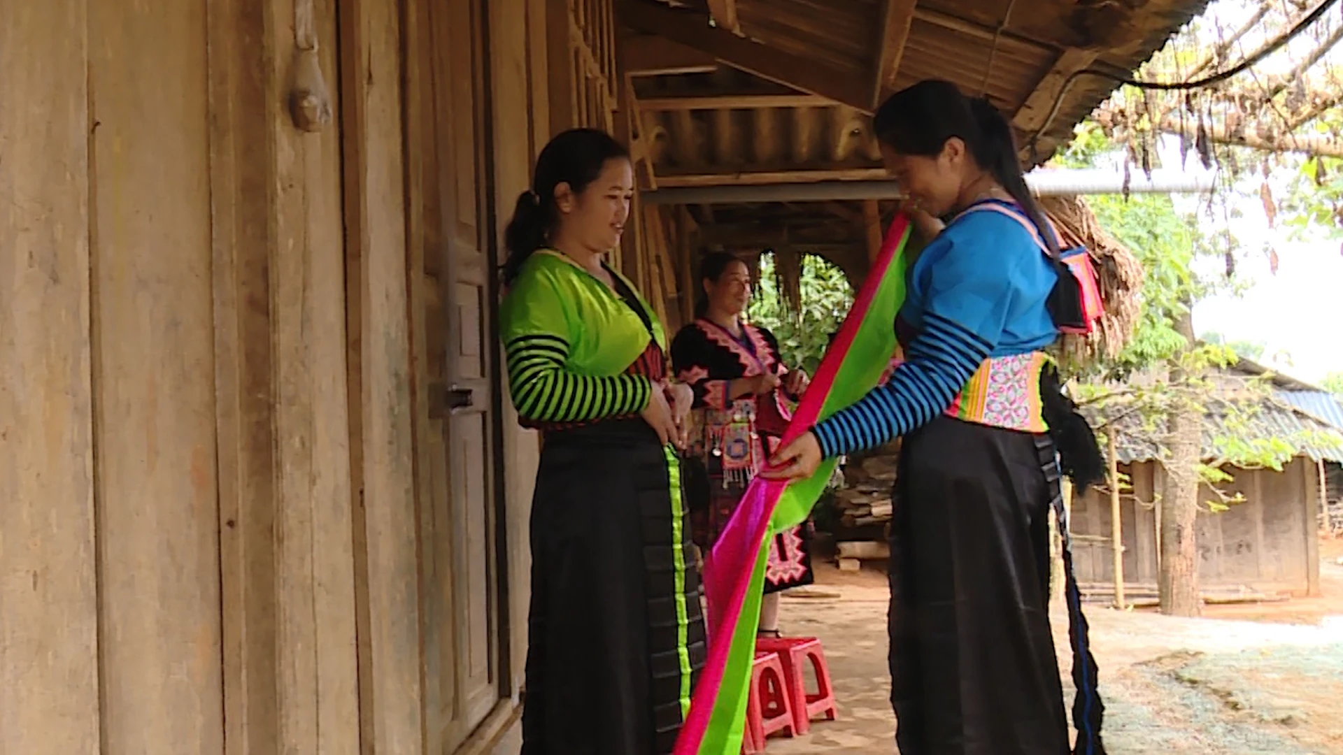 Nét đẹp trang phục đồng bào Mông Xứ Thanh